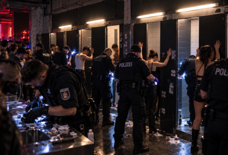 Drogen im Club: Wann haftet der Betreiber für das, was auf der Toilette passiert?